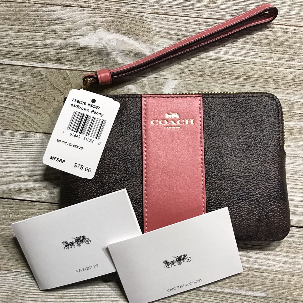 NWT Coach Corner Zip Wristlet in Canvas